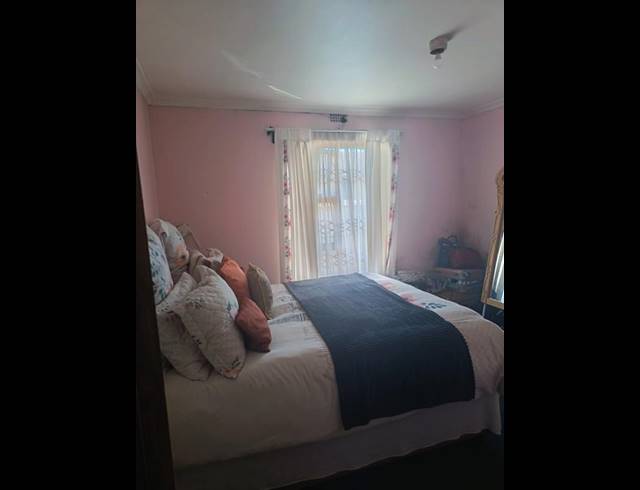 2 BEDROOM HOUSE FOR SALE IN VICTORIA MXENGE